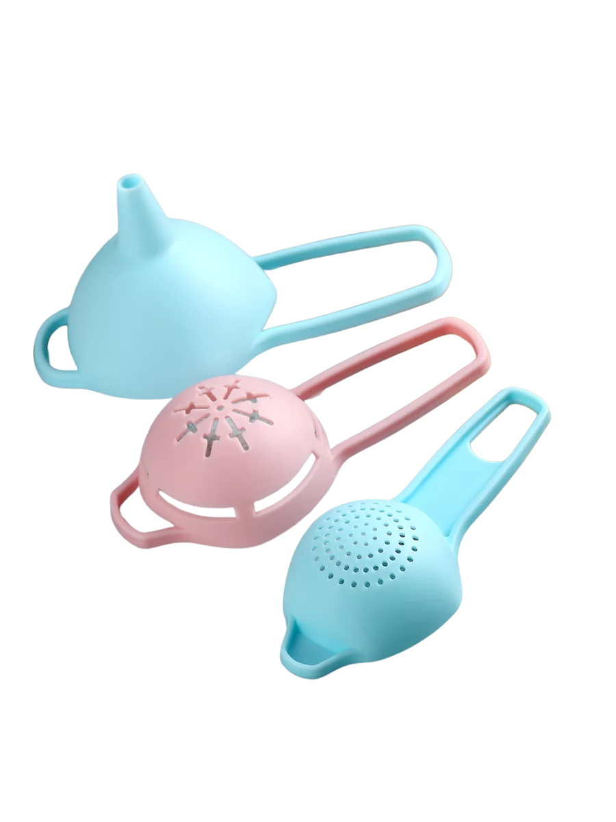 4c3fa3bd-146e-4bce-b184-1d6d0bb3def7 Set de 3 Mini Passoires à Œufs et Entonnoirs - Bleu + Rose – Image 1